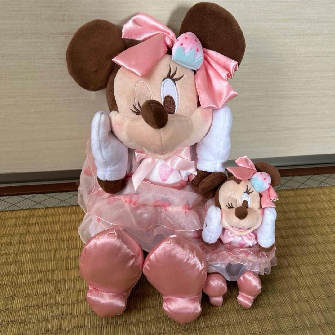 ディズニーストア いちご ストロベリーコレクション ミニー ぬいぐるみ 春らしさ全開の華やかデザインにうっとり。ディズニーストアで「いちご