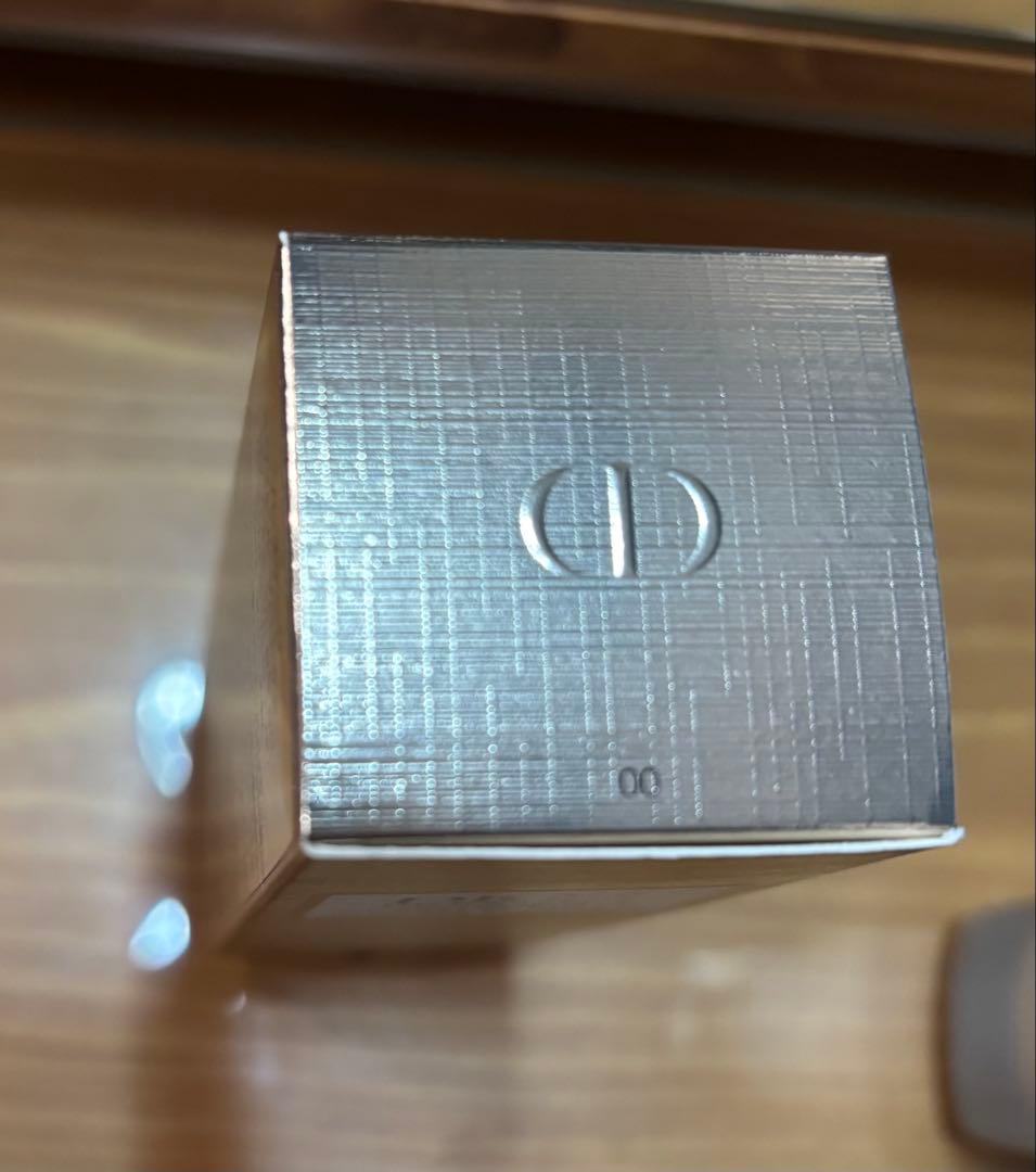 ディオール プレステージ ホワイト ル プロテクター UV ルミエール