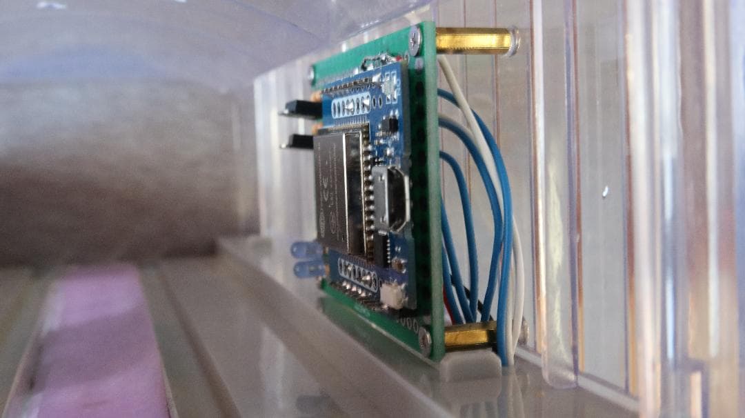 プラレール 電気制御で停止、走行----ホームドア駅を停車駅に改造1式(