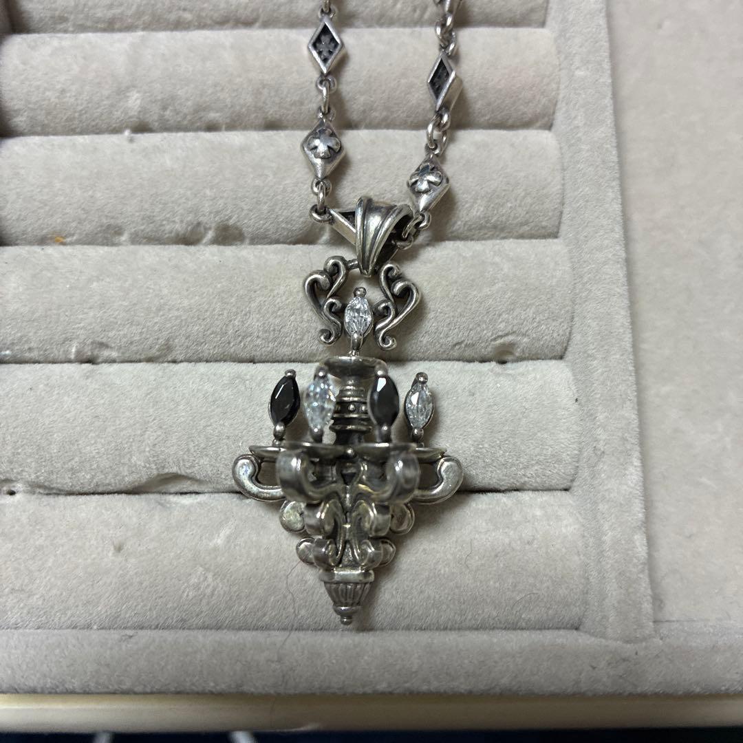 シャンデリアネックレス