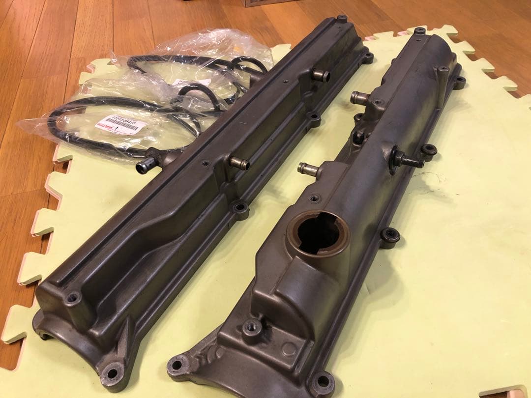 トヨタ　2jz gte バルブカバー ASSY 中古品
