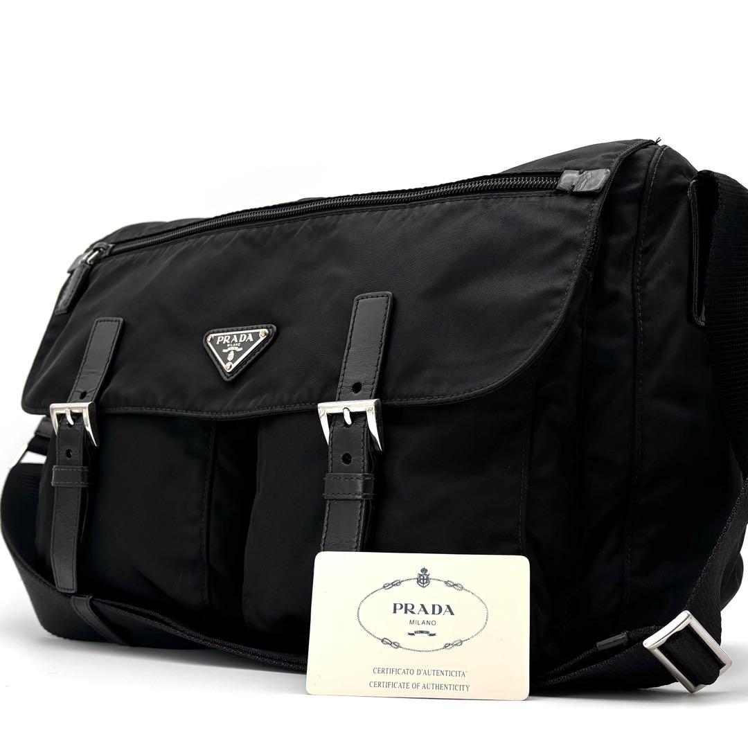 プラダ　メッセンジャーバッグ　複数ポケット　三角ロゴ　ナイロン　レザー　金具