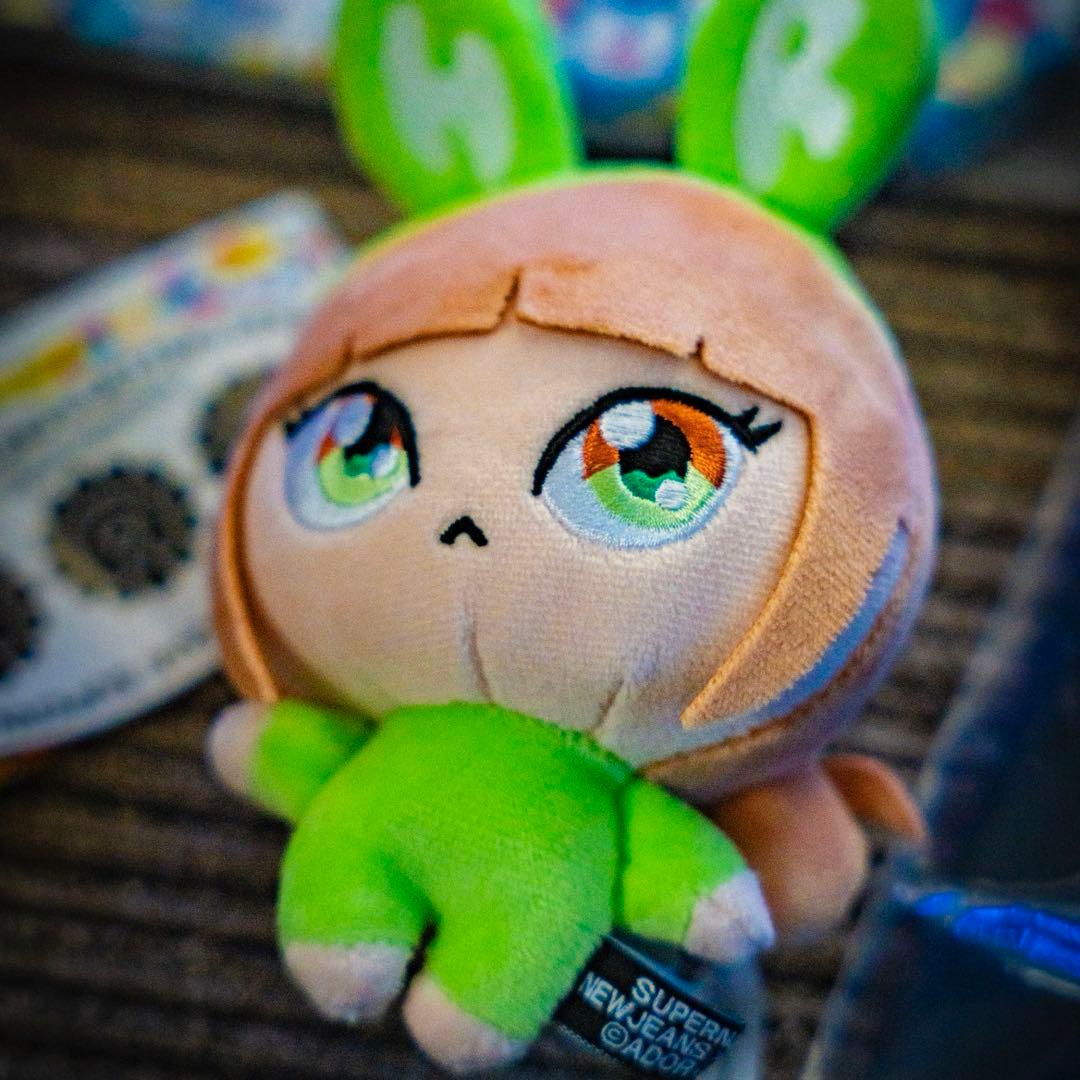 新品♡newjeans♡ヘリン・ぬいぐるみ キーリング・村上隆コラボ - メルカリ