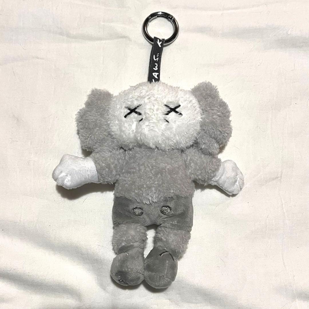 美品 kaws カウズ キーホルダー ストラップ マスコット BFF - メルカリ
