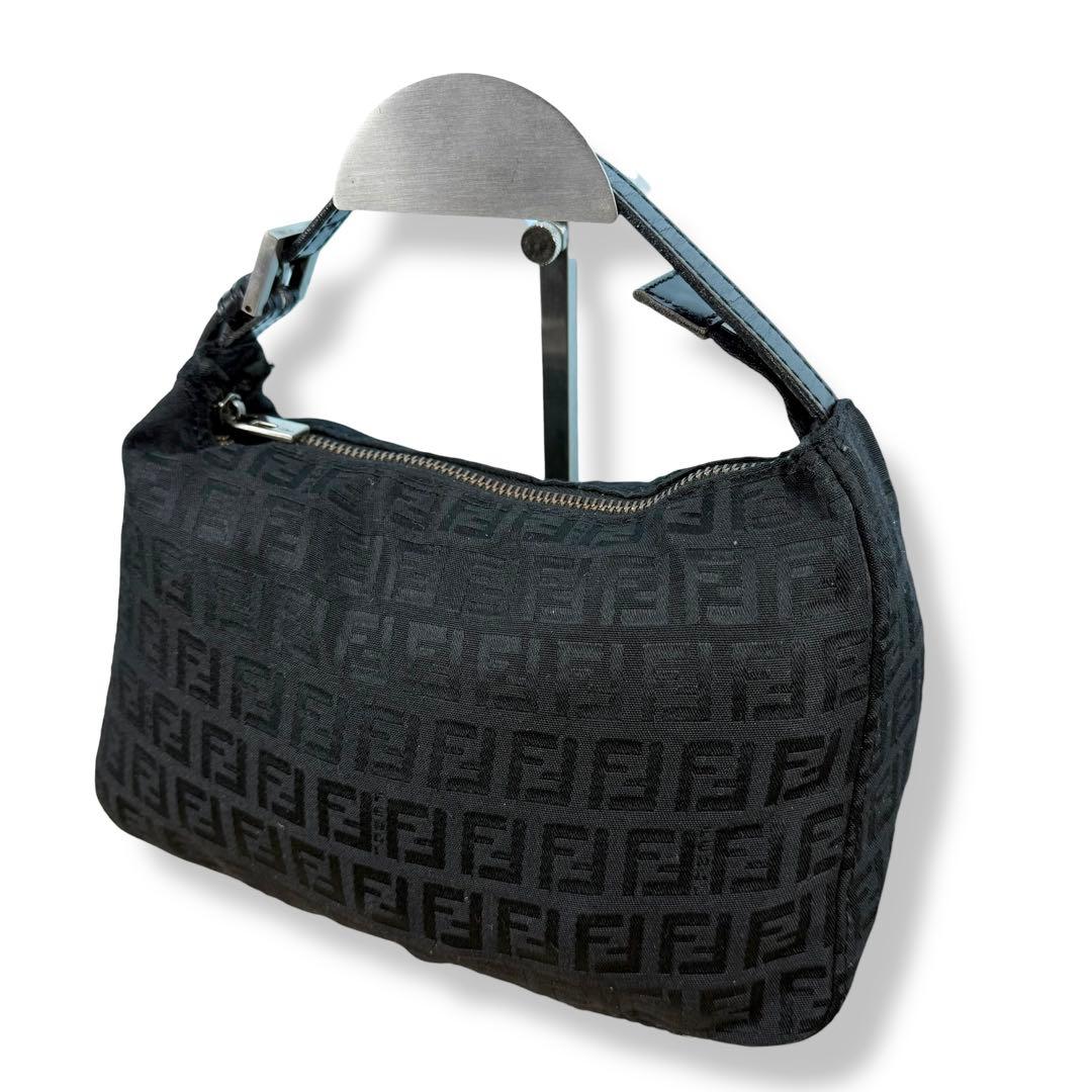 【美品】FENDI フェンディ バニティ アクセサリーポーチ ズッカ柄 ブラック 楽天市場】中古 フェンディ ズッカ柄 バニティバッグ ポーチ ABランク