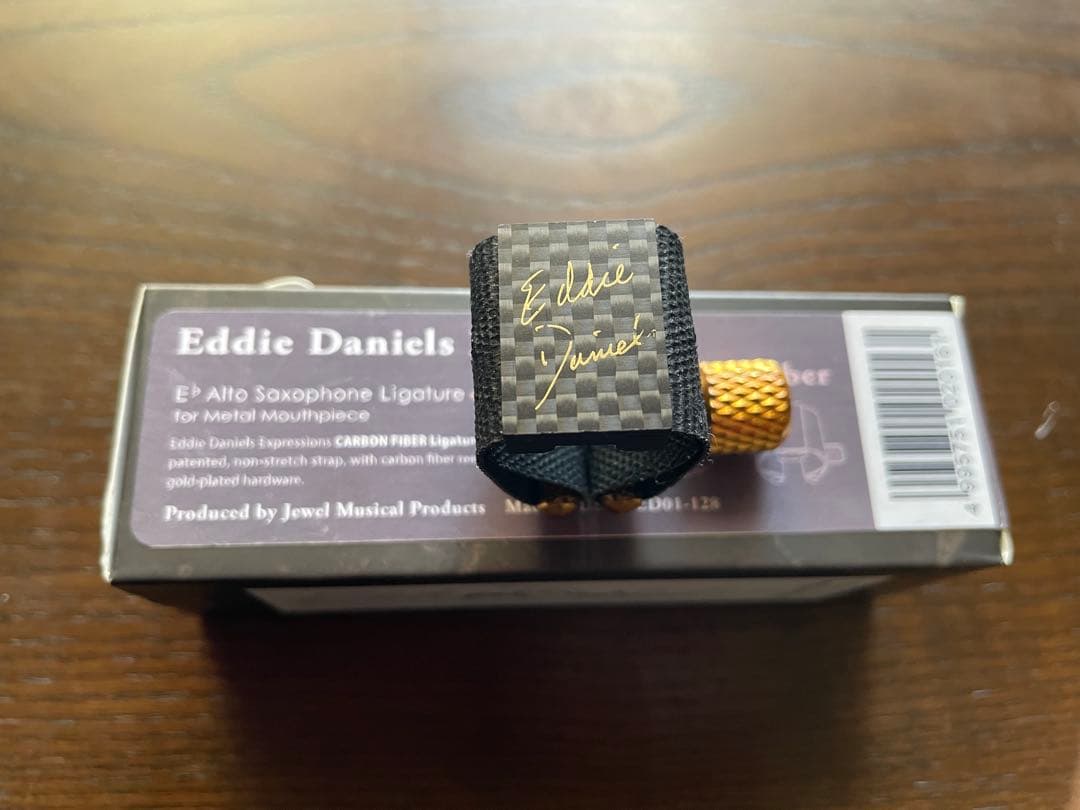 エディダニエルズ　アルトサックスメタル用　リガチャー　カーボンファイバー