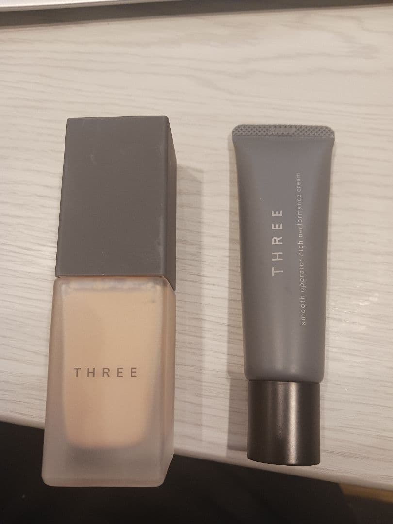 THREEフローレスエシリアル＆スムースオペレーターハイパフォーマンス