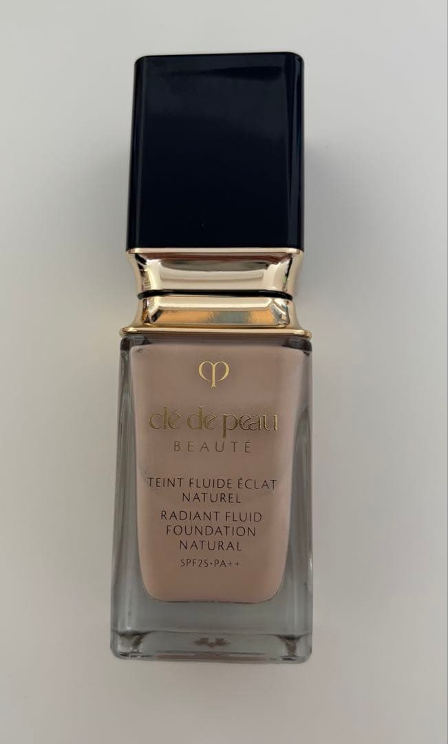 クレ・ド・ポー ボーテ　タンフリュイドエクラ ナチュレル オークル00