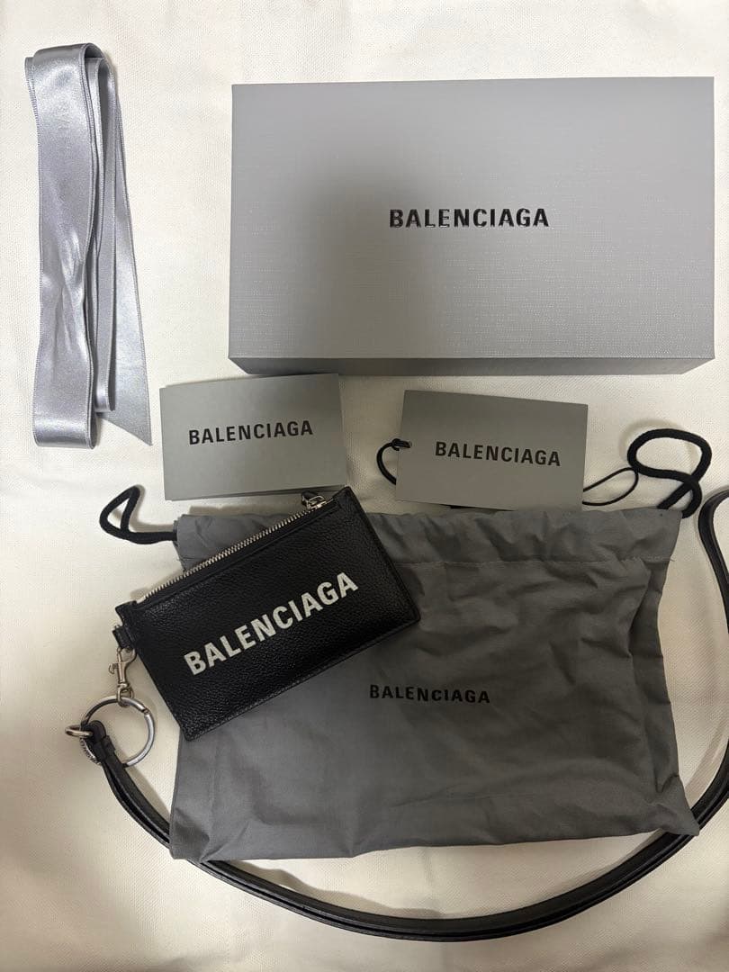 バレンシアガ キャッシュ ネックストラップ付きカードケース