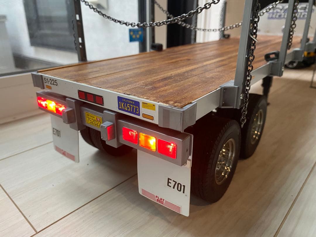 タミヤ 1/14フラットベッドセミトレーラー 積載パイプ付 - メルカリ