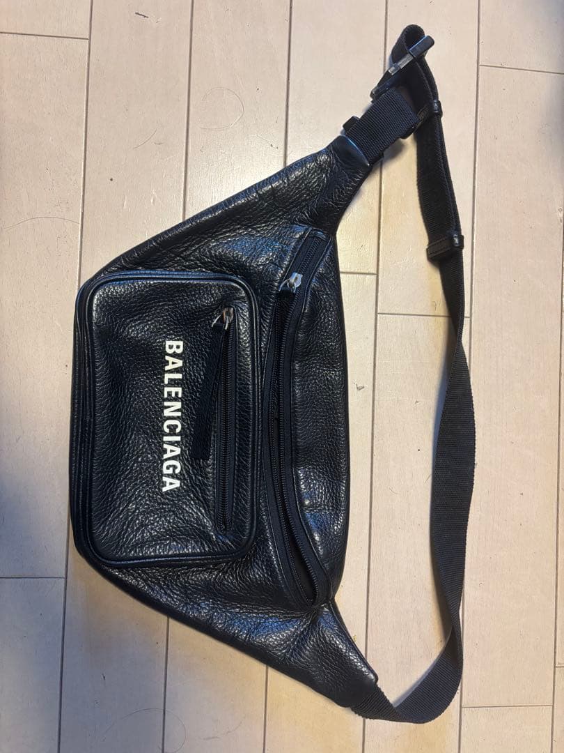 バレンシアガ　ショルダーバック