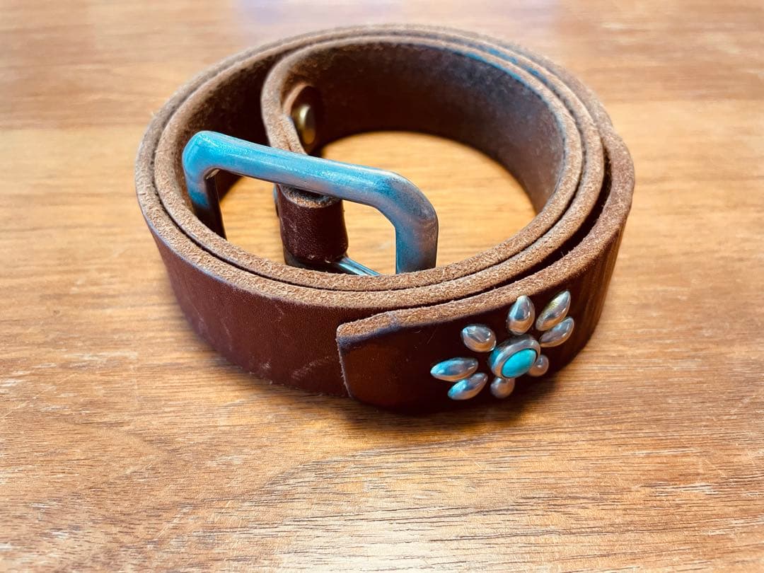 HTC ベルト ターコイズフラワースタッズ 32 エンドオンリー - メルカリ