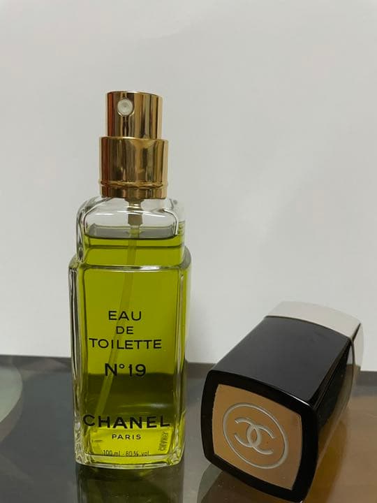 シャネル N゜19 オードゥ トワレット(ヴァポリザター) 50ml