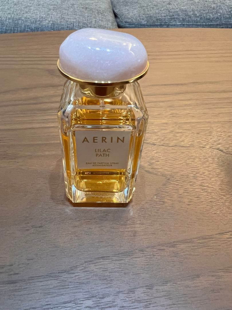 エスティーローダー　香水　エアリン　ライラックパス