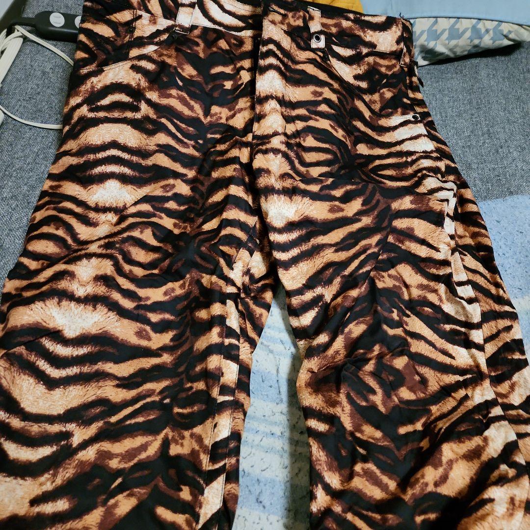 BURTON　トラ柄　スノーボードウェア