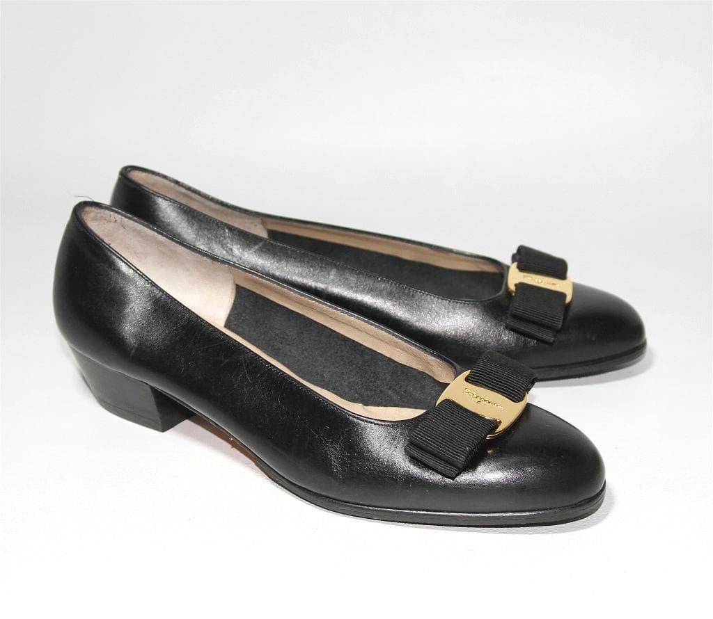 N*i様 Ferragamo ヴァラ リボン パンプス 黒 5C ヒール3.5c