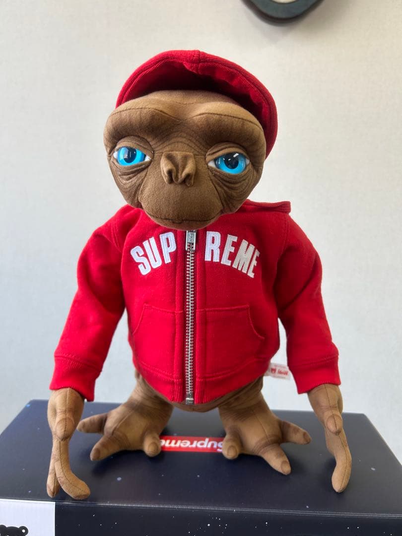 Steiff E.T. Supremeパーカーぬいぐるみ - メルカリ