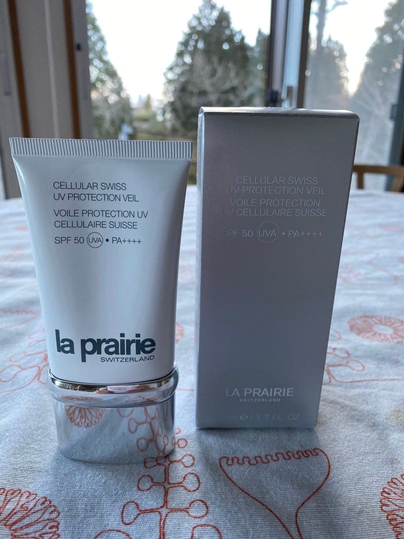 ラプレリー日焼止め下地　la prairie CELLULAR SWISS UV