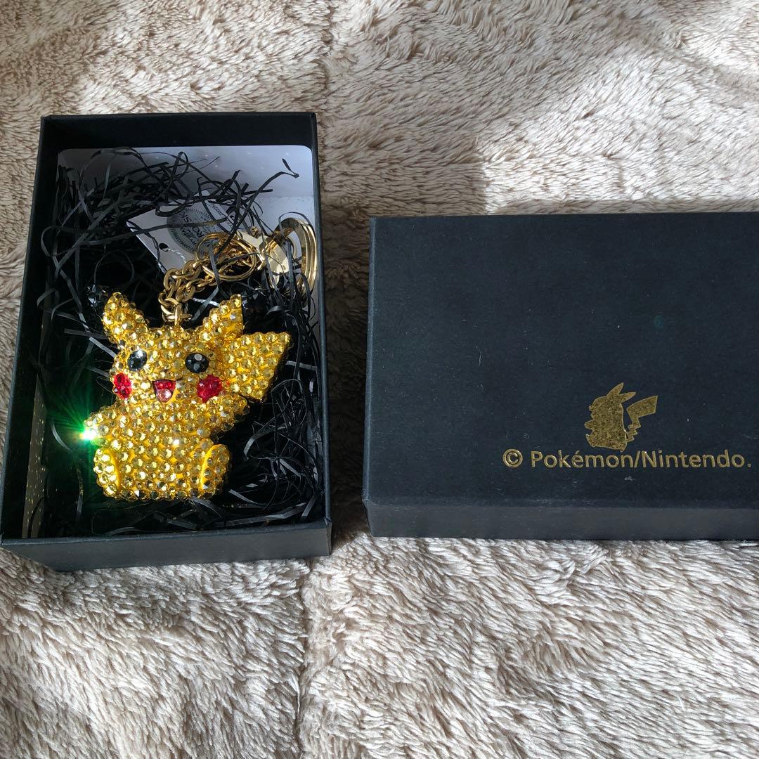 ポケモンセンター シブヤ 初回盤 ピカチュウ スワロフスキー