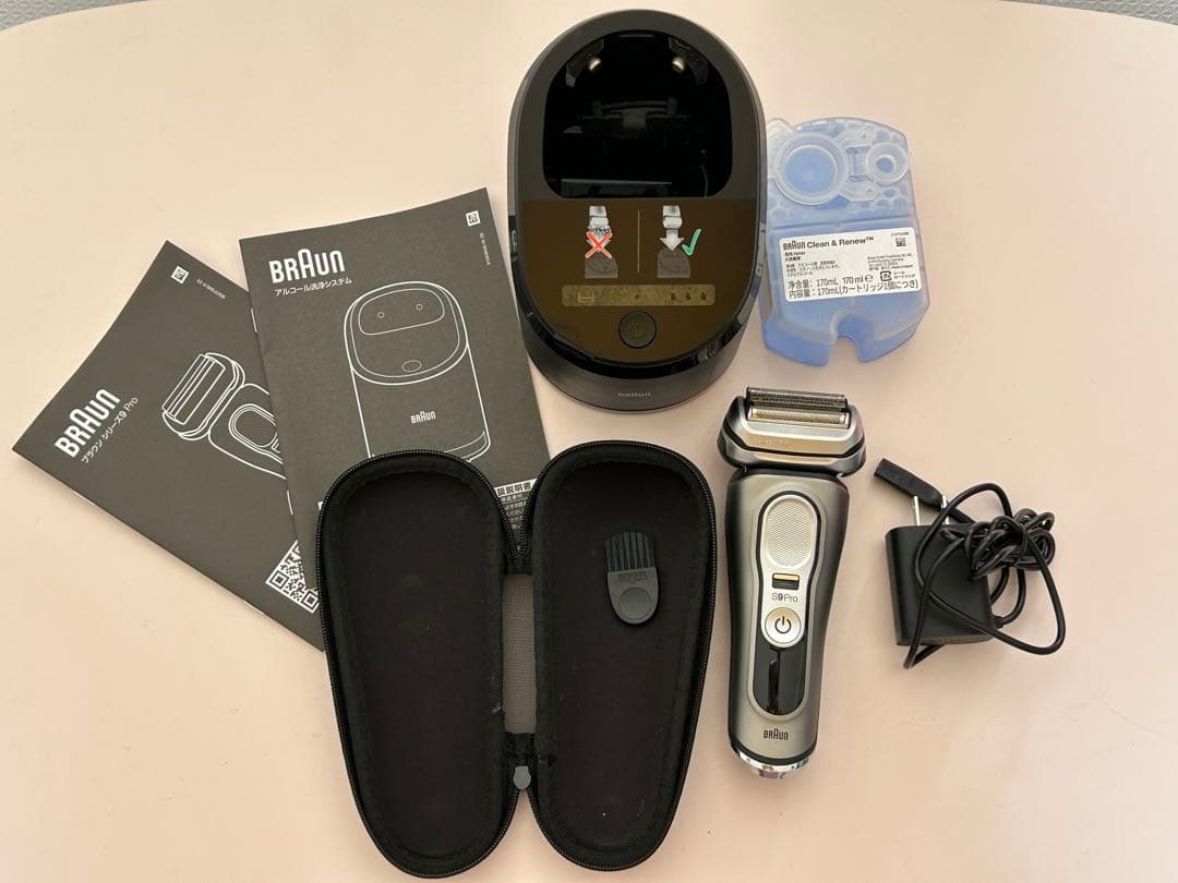 BRAUN ブラウン シリーズ9Pro 洗浄機付 電気シェーバー　取扱説明書あり