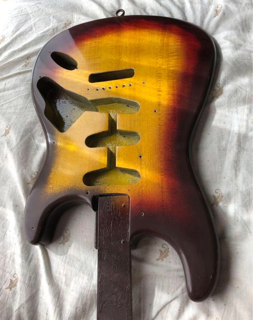 ストラトキャスタータイプ マルチレイヤー ラッカー 塗装 - メルカリ