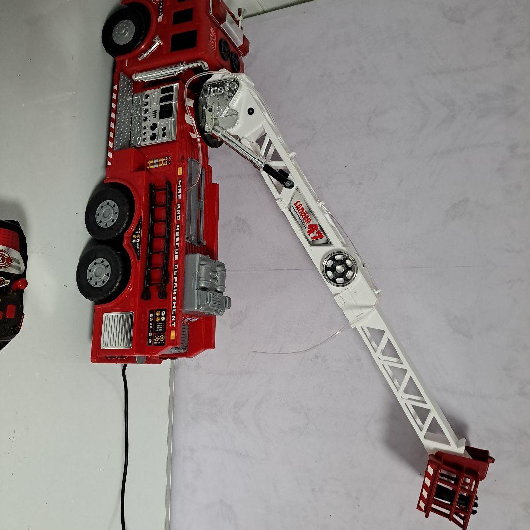大型消防車 はしご車 全長約57cm LADDER47 ラジコン はたらく車 - メルカリ