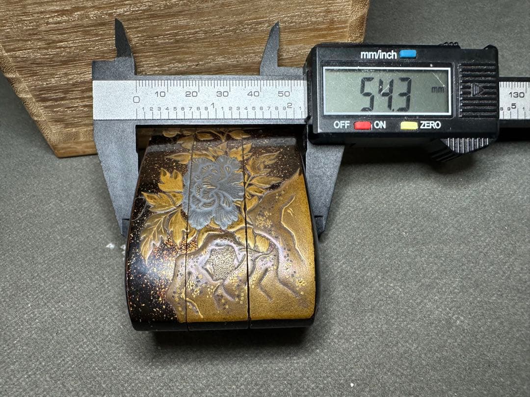 印籠 漆器 唐獅子牡丹 重箱 金色浮彫古美術品 骨董 アンティーク 彫刻