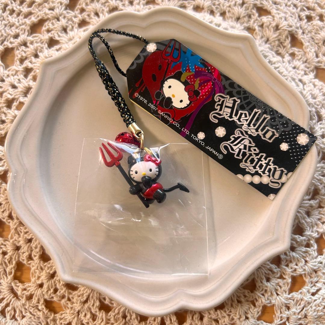 新品袋入り【レア】福岡限定 ハローキティ ストロベリーストラップ
