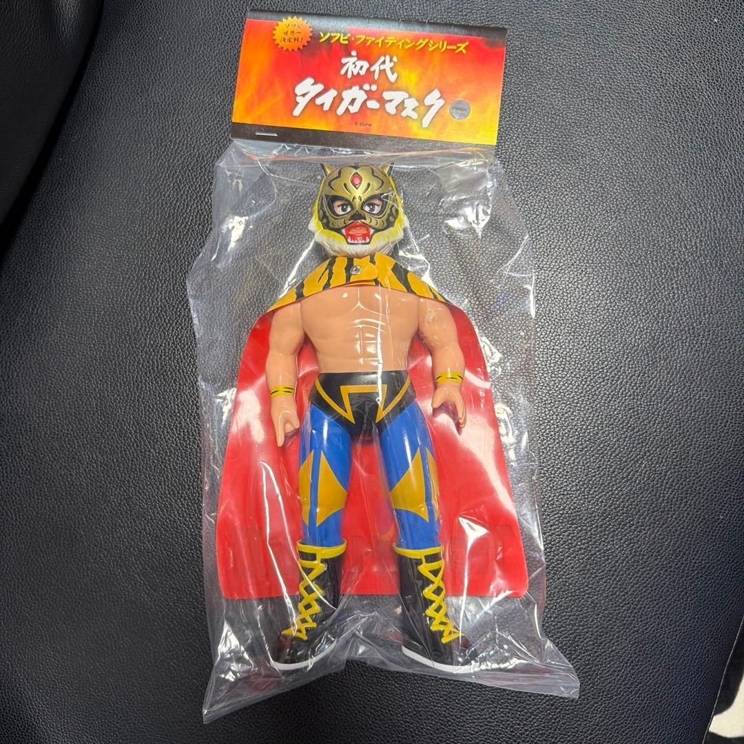 初代タイガーマスク ソフビフィギュア　面取れ