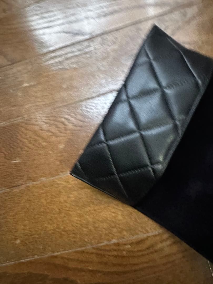 CHANEL メガネケース ブラック カールラガーフェルドのメガネ拭き付き