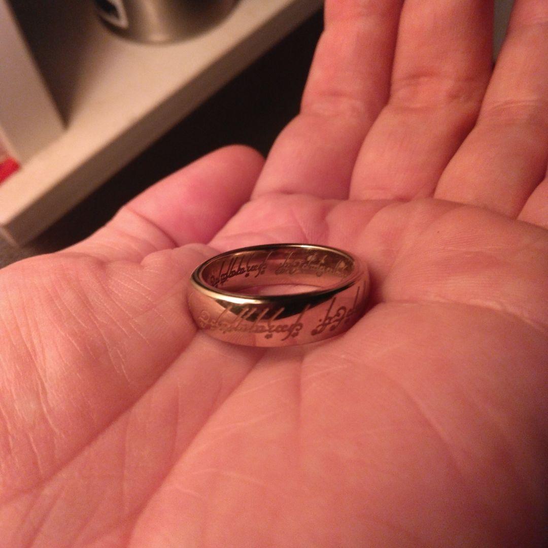 一つの指輪 レプリカ？ - メルカリ