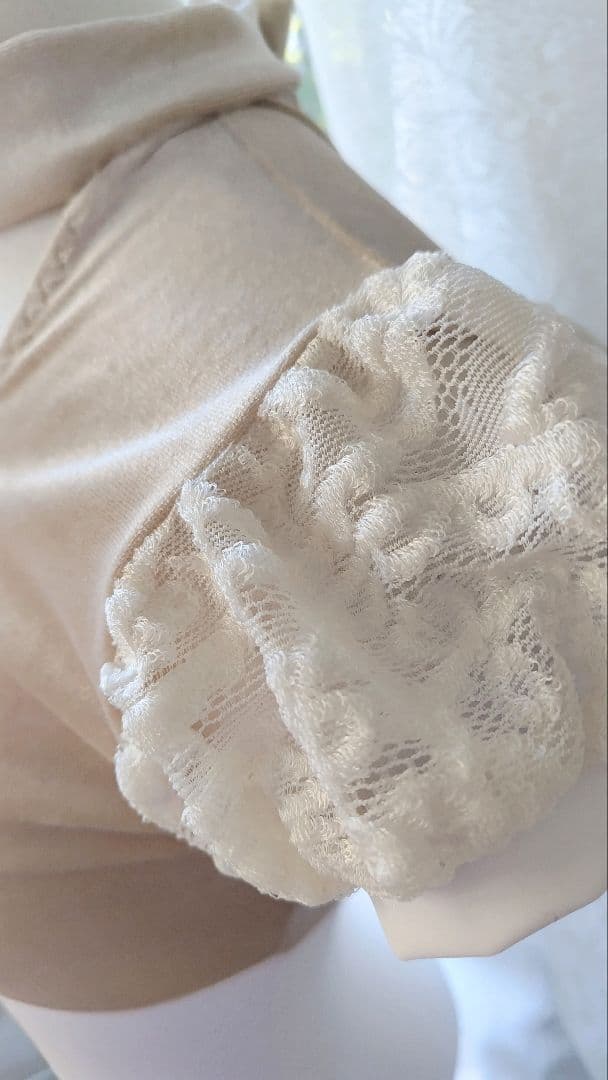 Ｓ～Ｍ／アイボリーベロアとふんわり起毛レース袖が可愛いチョーカー娘役レオタード白