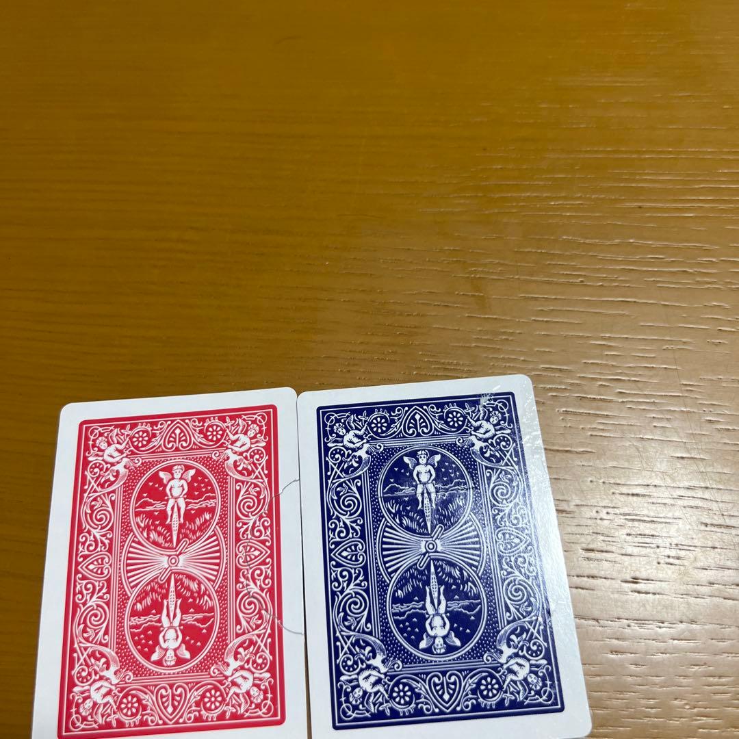 赤と青のトランプカードセット - メルカリ