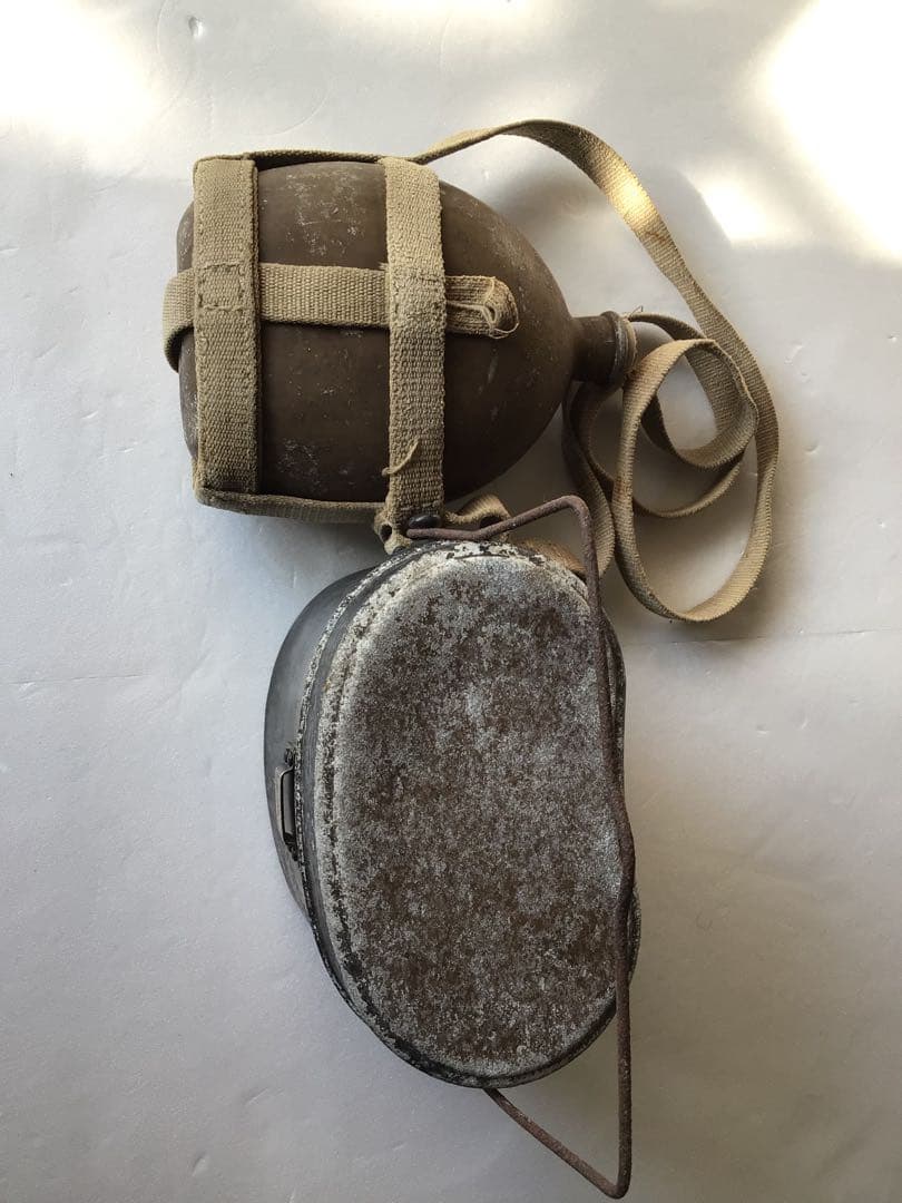 旧日本軍、ニギリヤ印、金属製飯ごう水筒 セット、水筒キャップは当時物か不明