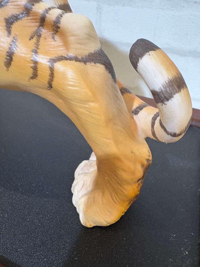 ベンガルトラ トラの彫刻 フランクリン ミント 台付 - メルカリ