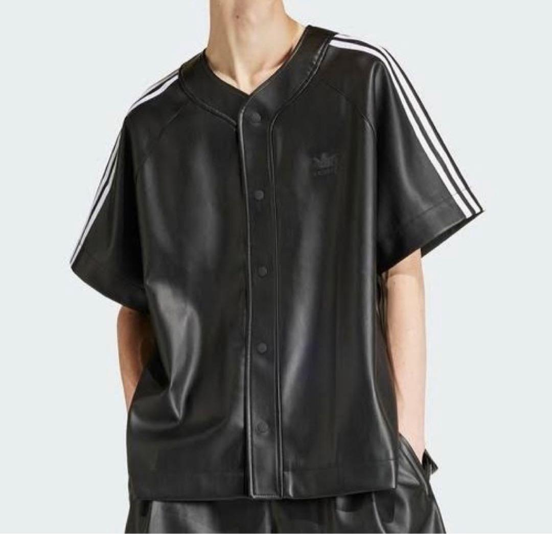 adidas フェイクレザー ベースボールシャツ