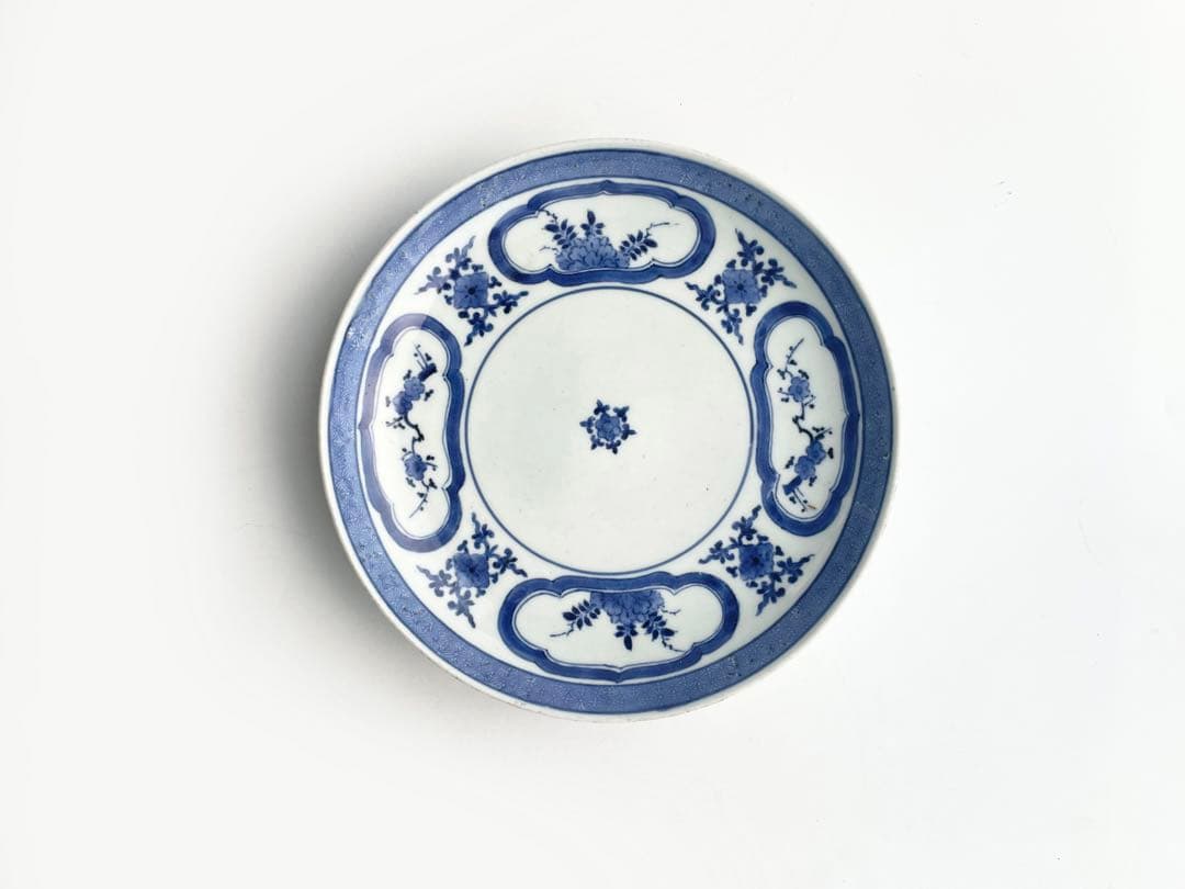 骨董　アンティーク　古伊万里　染付　花文様　七寸皿　窓絵　六弁花　丸皿
