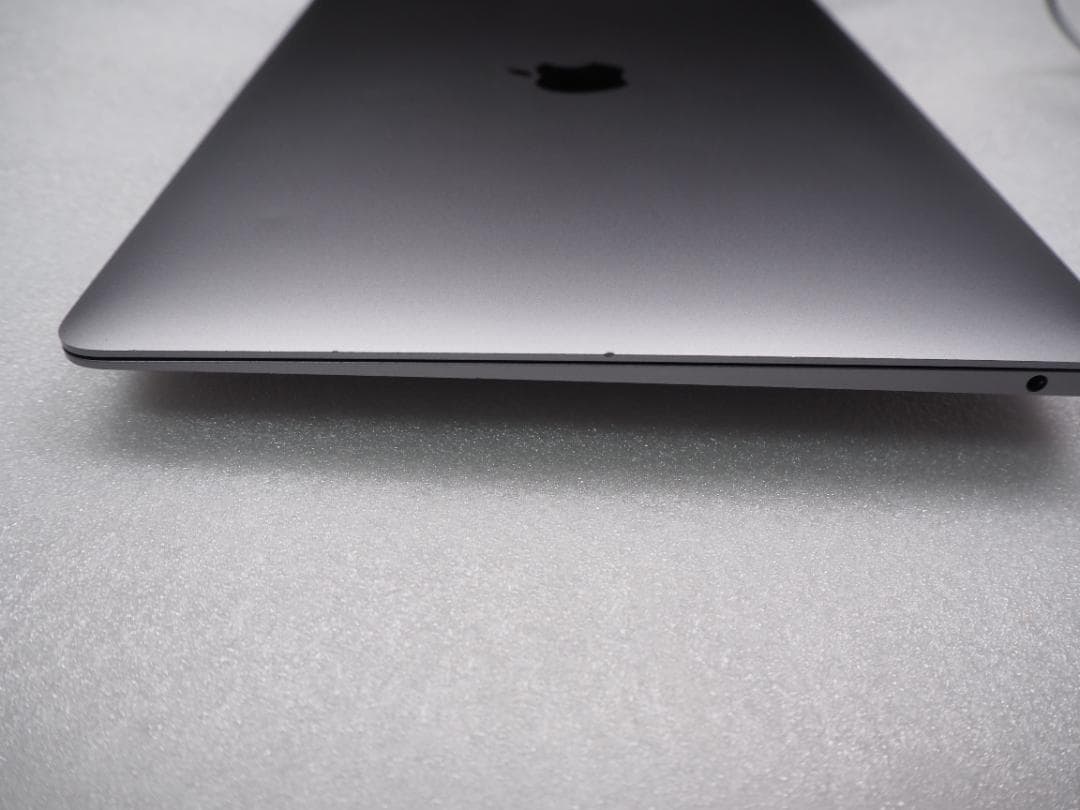 岡八郎　MacBook Air 2018