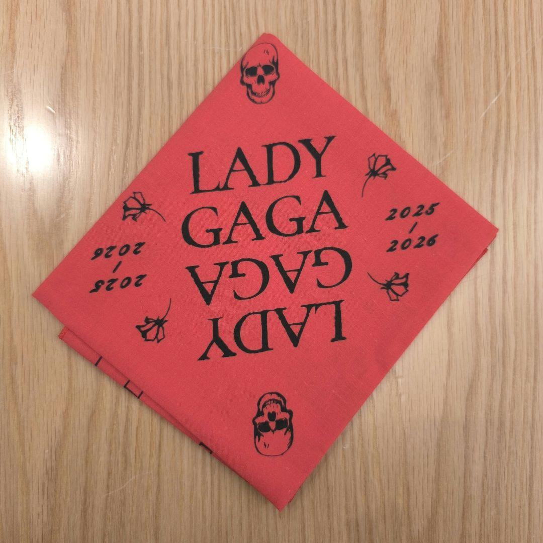 早い者勝ち】LADY GAGA MAYHEM BALLライブ会場限定バンダナ赤 - メルカリ