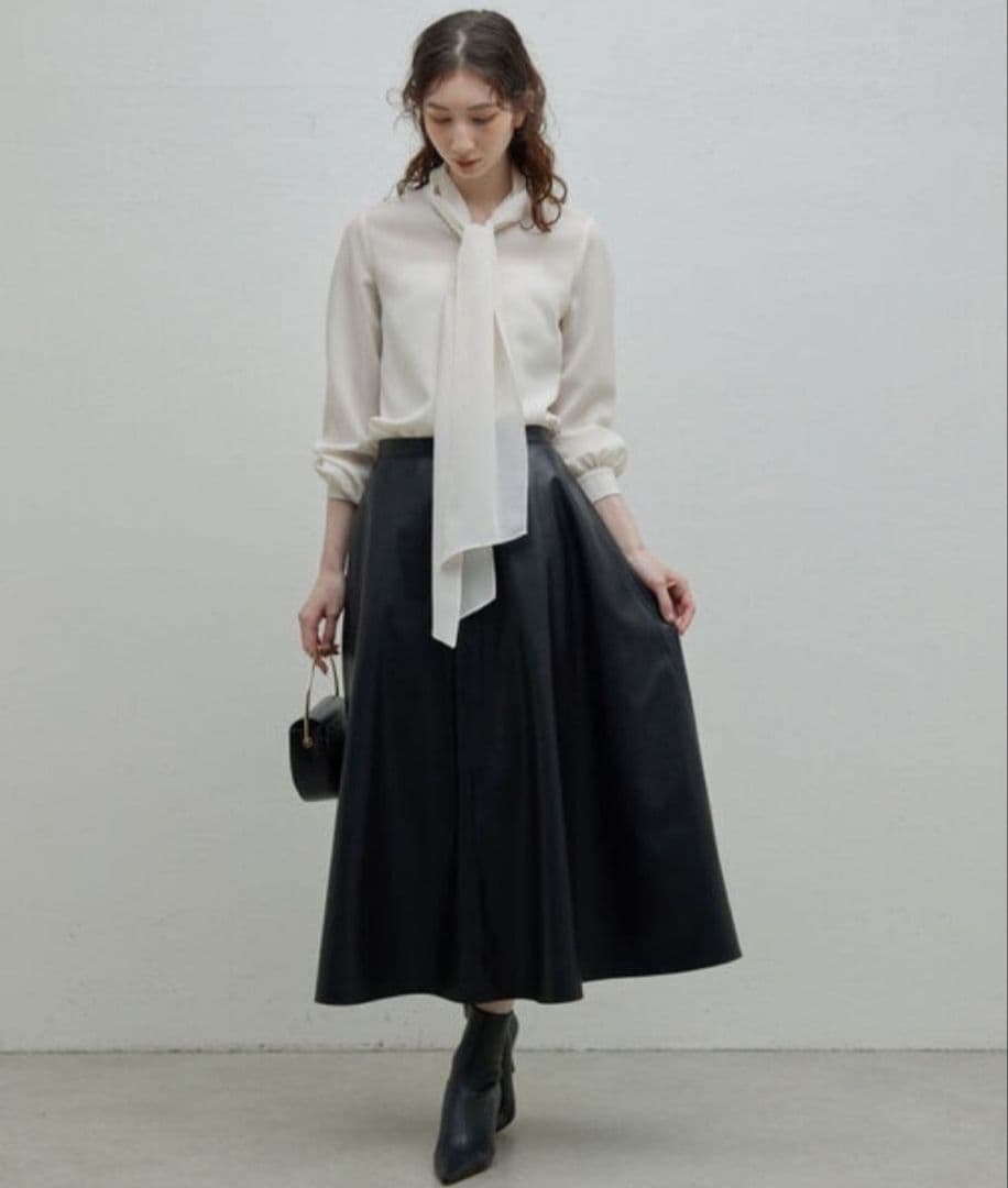 美品】2024年製 ガリャルダガランテ フィネスボウタイブラウス とろみ