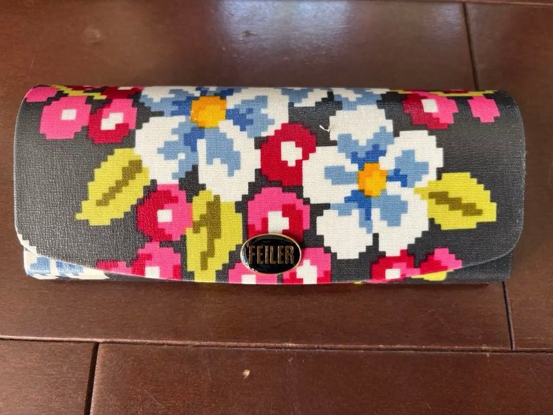 FEILER 花柄 メガネケース＆フェラガモサングラス