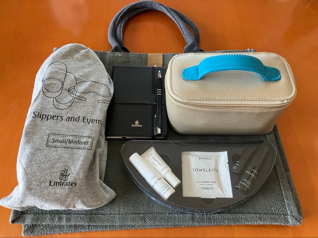 エミレーツ　ファーストクラス　アメニティ