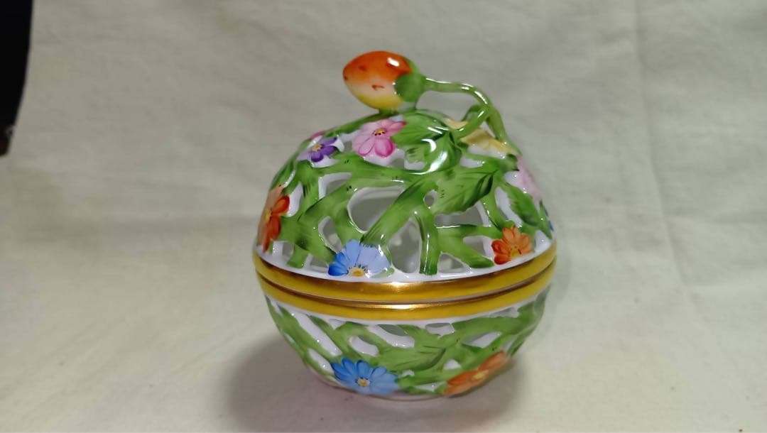 HEREND 透かしボンボン入れ 美品 ヘレンド HEREND ファンタジー 透かし ボンボン入れ ボンボ