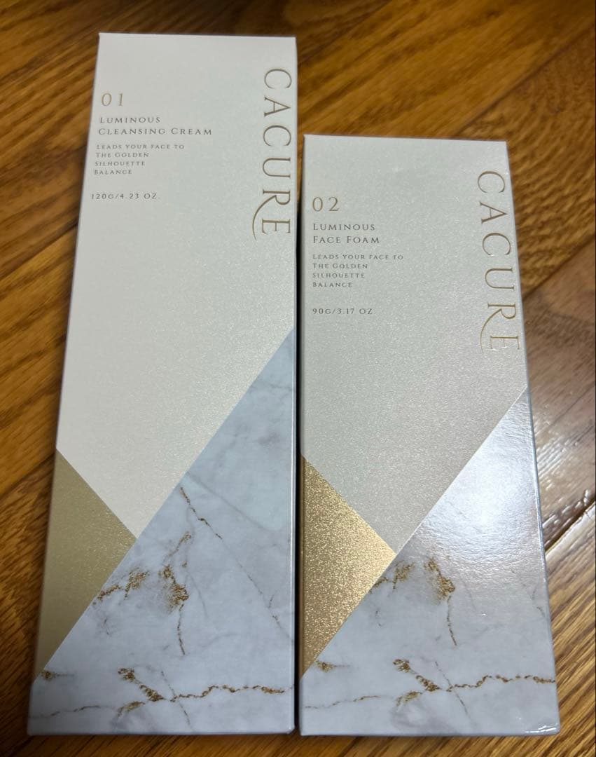 ダイアナ　ディアナージュケキュアルミナス クレンジングクリーム　フェイスフォーム