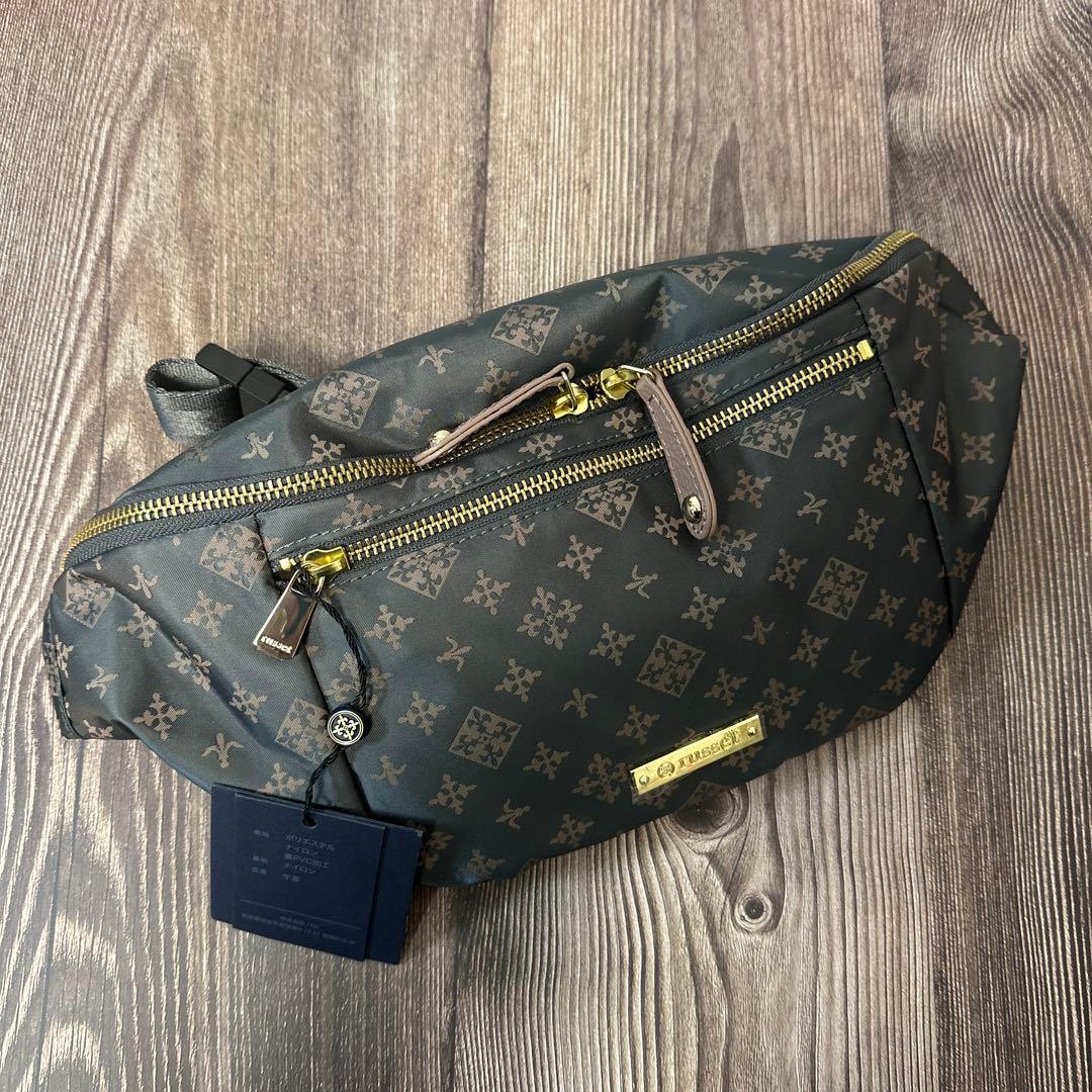 ☆未使用☆russet ラシットボディバッグ　グレーピンク