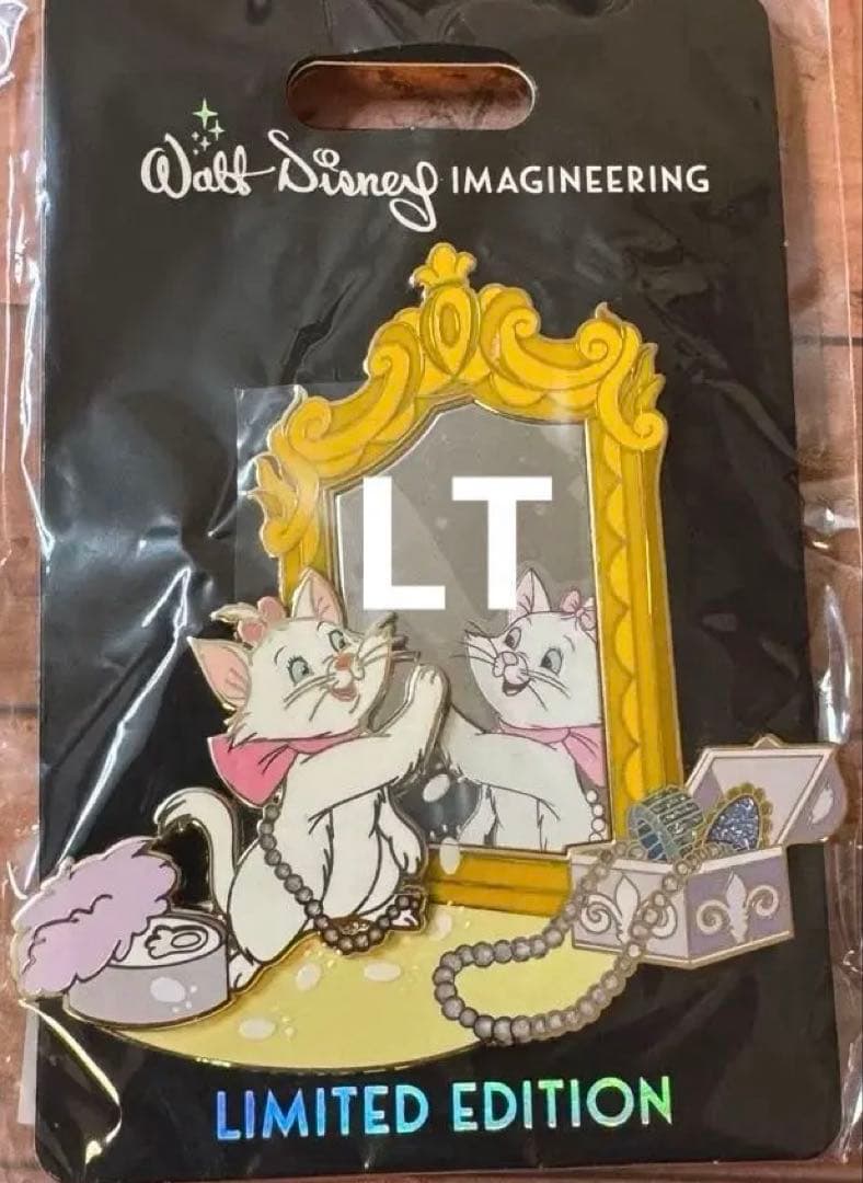 WDI MOG Vanity Marie マリー　バニティ　ピンバッジ ハートフロート バニティ（ポーチ）｜MARY QUANT（マリークワント）の