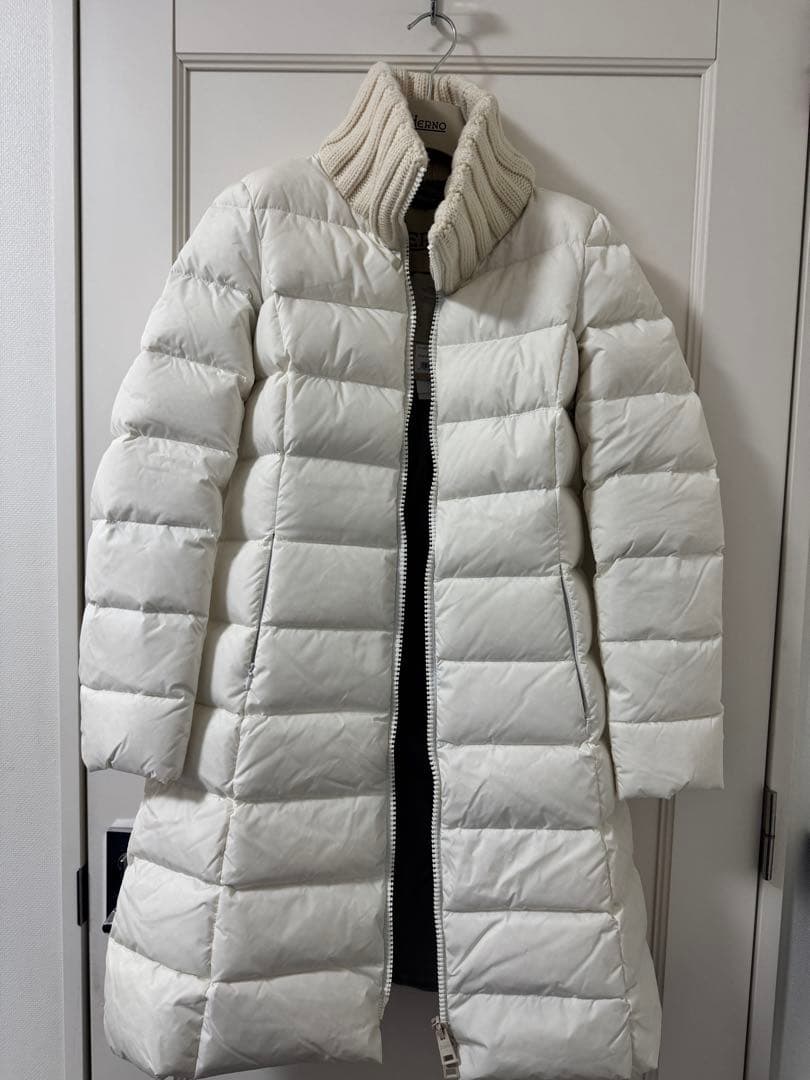 Herno ホワイト ロングダウンジャケット　新品未使用タグ付き HERNO（ダウンコート ・ ホワイト/白色系）のフリマアイテム一覧