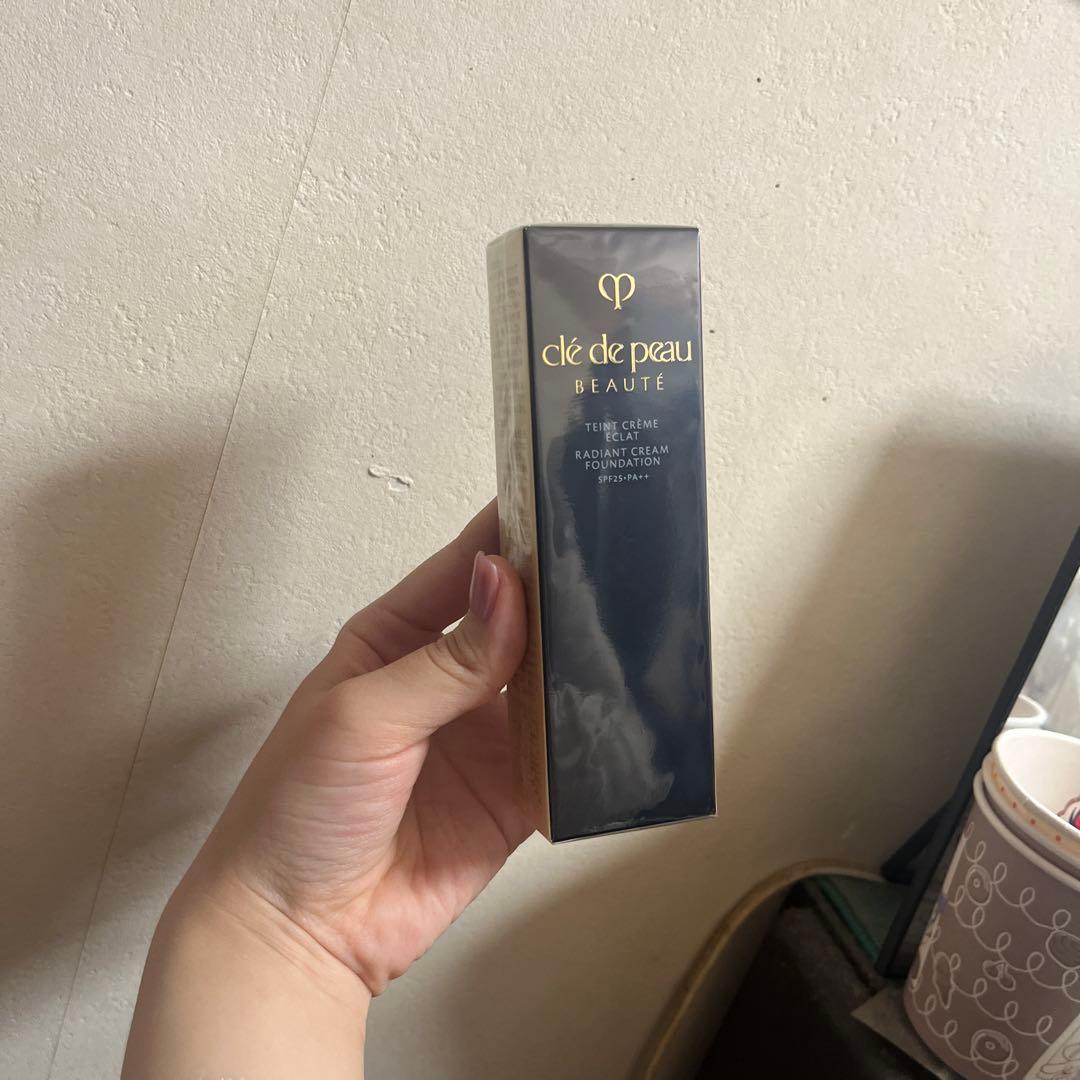 【未使用品】clé de peau BEAUTÉ タンクレームエクラn oc10 クレ・ド・ポー ボーテ タンクレームエクラn オークル10 / クレ・ド