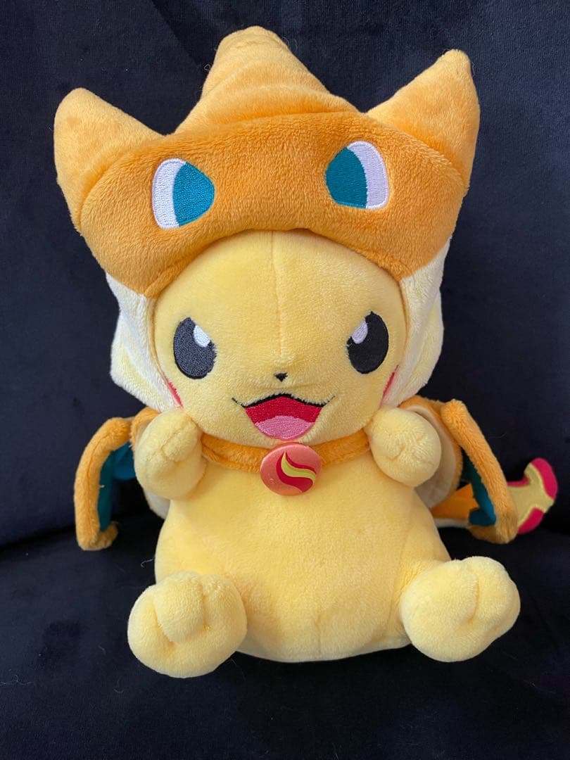 ポケモンセンター メガリザードンYのポンチョを着たピカチュウ ぬいぐるみ