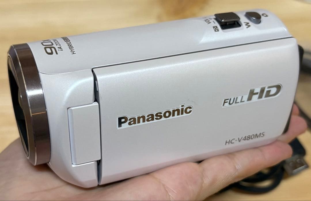 Panasonic ビデオカメラ V480MS ホワイト　バッテリー2個付き